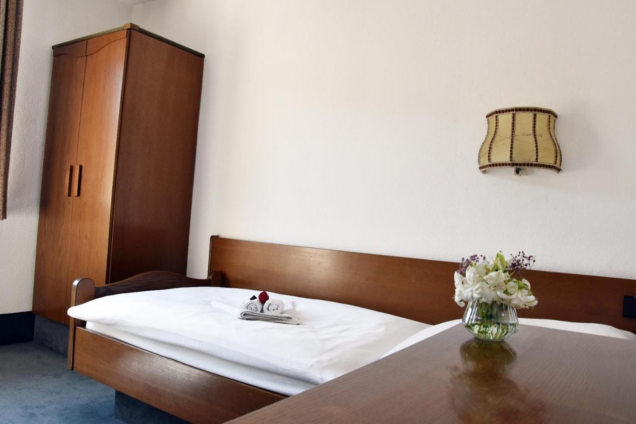 Hotel Goldene Rose Ebersbach an der Fils Exterior photo