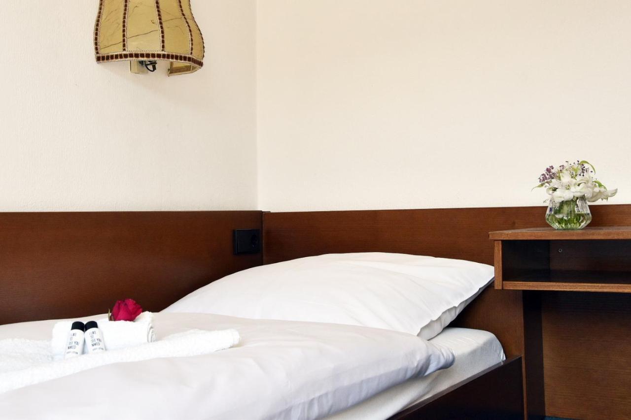 Hotel Goldene Rose Ebersbach an der Fils Exterior photo