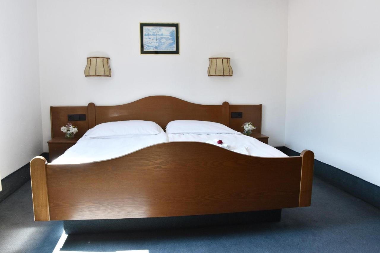 Hotel Goldene Rose Ebersbach an der Fils Exterior photo