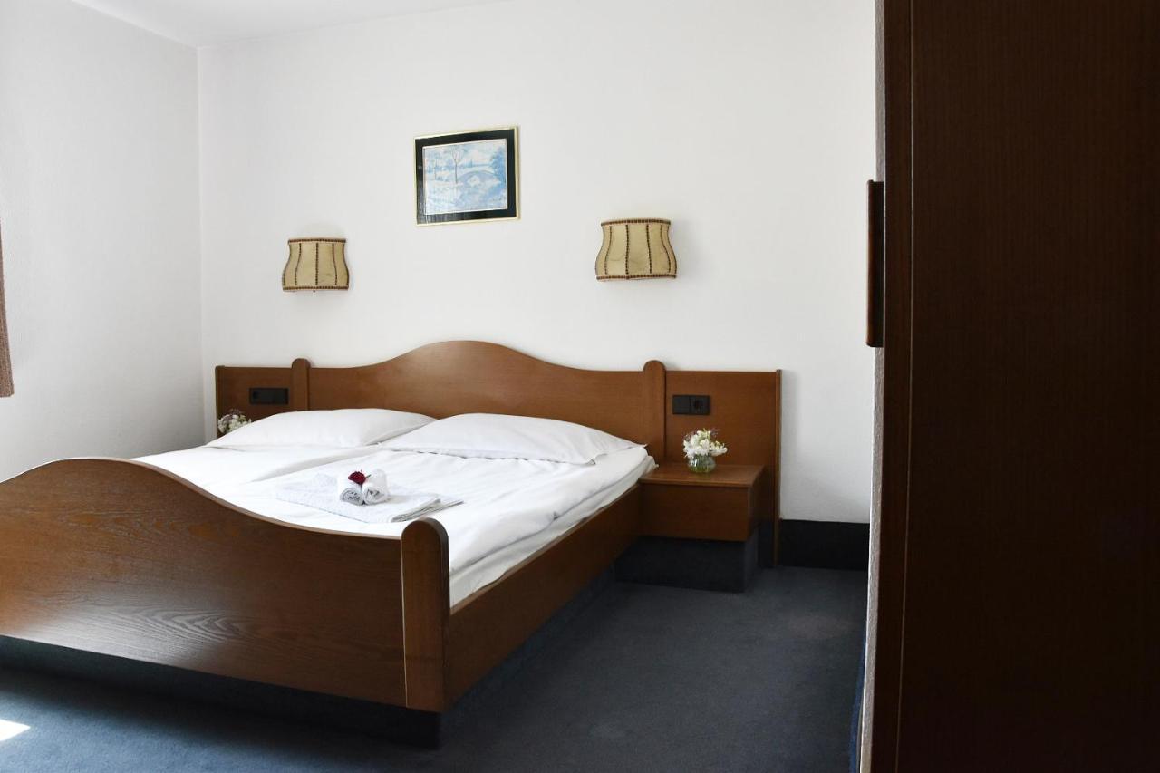 Hotel Goldene Rose Ebersbach an der Fils Exterior photo