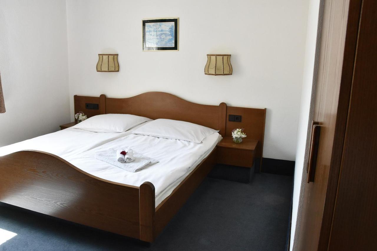 Hotel Goldene Rose Ebersbach an der Fils Exterior photo
