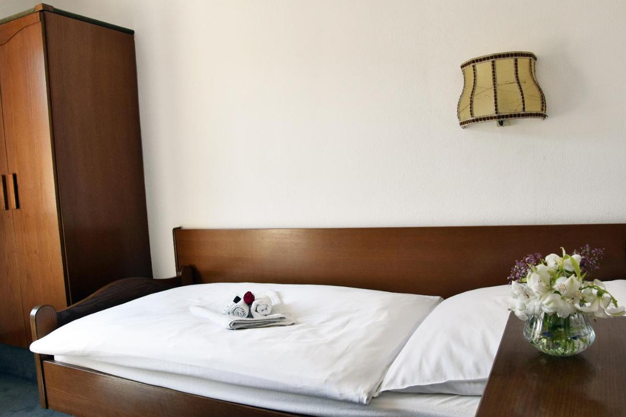 Hotel Goldene Rose Ebersbach an der Fils Exterior photo