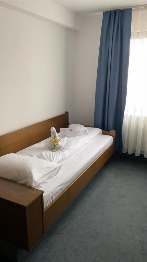 Hotel Goldene Rose Ebersbach an der Fils Exterior photo