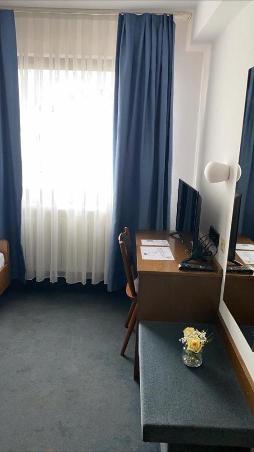 Hotel Goldene Rose Ebersbach an der Fils Exterior photo
